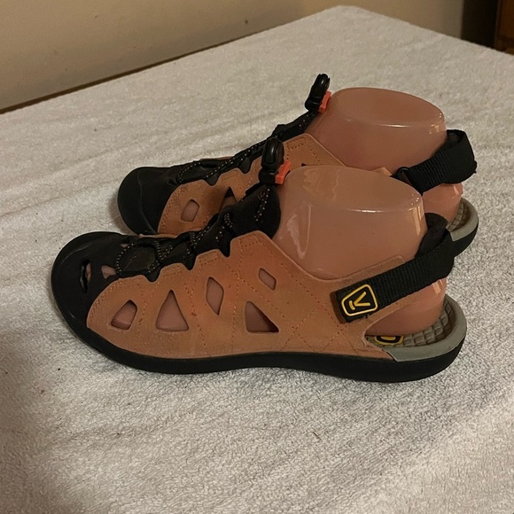 Keen Salmon Suede Sandals Sz 8 - Picture 6 of 12
